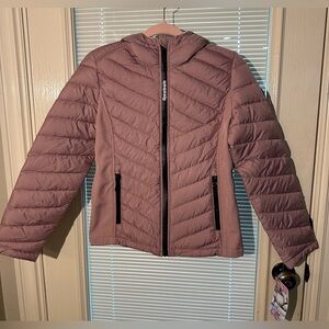 Nwt Reebok Girls Coat. Size 10/12.Glacier Shield Insulation for warmth. Read tag